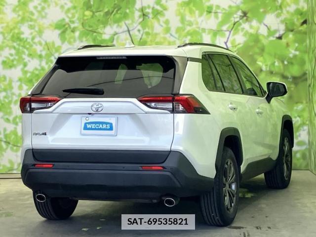 Toyota RAV4 2023-03 7822364-2