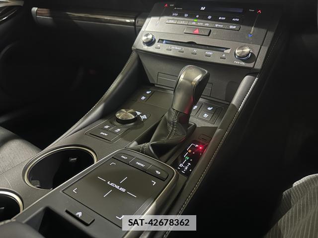 Lexus RC 2018-02 7814117-11