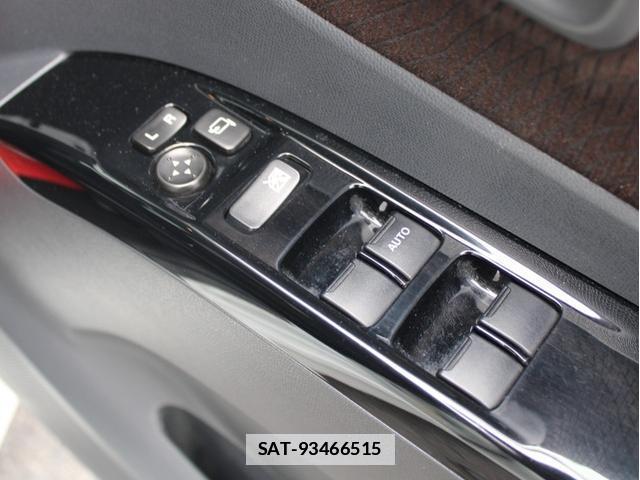 Nissan ROOX 2012-05 7823038-15