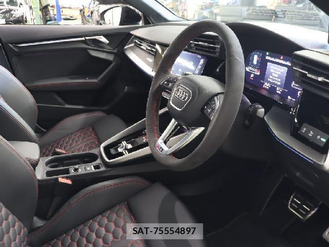 Audi RS3 2022-05 7822826-3