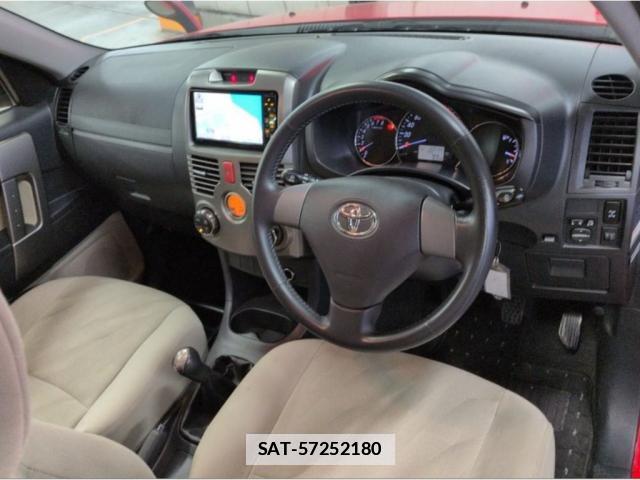 Toyota RUSH 2012-05 7816411-2