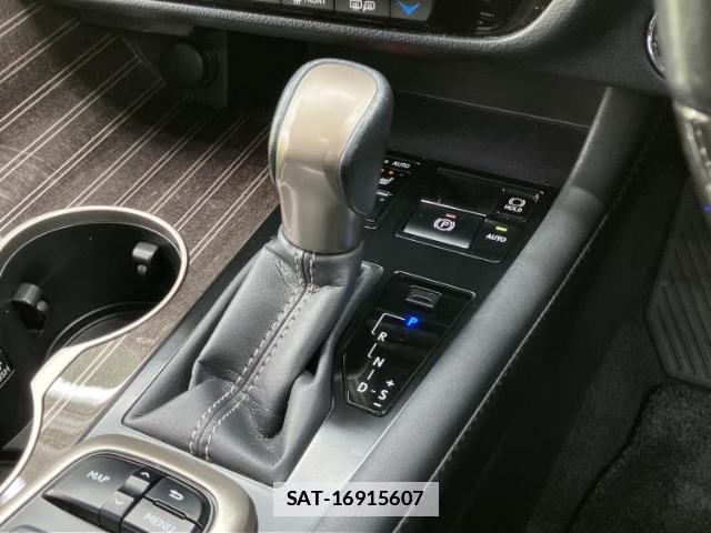 Lexus RX 2016-01 7821559-17