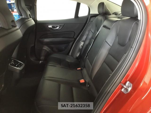 Volvo S60 2022-07 7817837-12