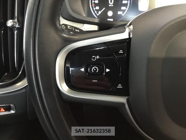 Volvo S60 2022-07 7817837-15
