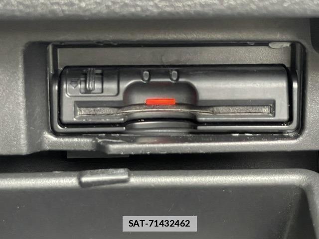 Nissan SERENA 2017-01 7811498-11