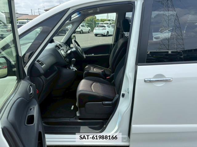 Nissan SERENA 2015-06 7812361-3
