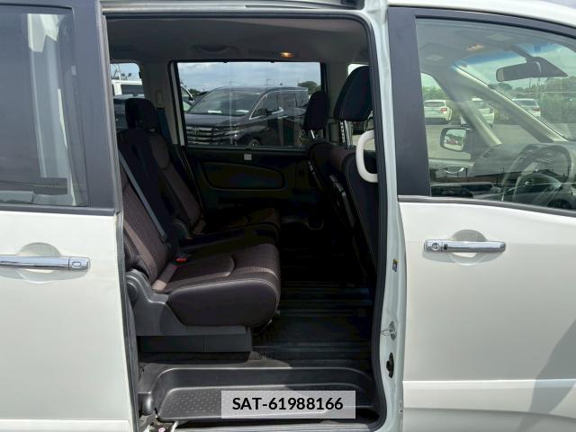 Nissan SERENA 2015-06 7812361-4