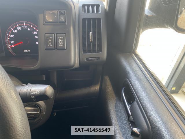 Nissan SERENA 2009-07 7814639-12