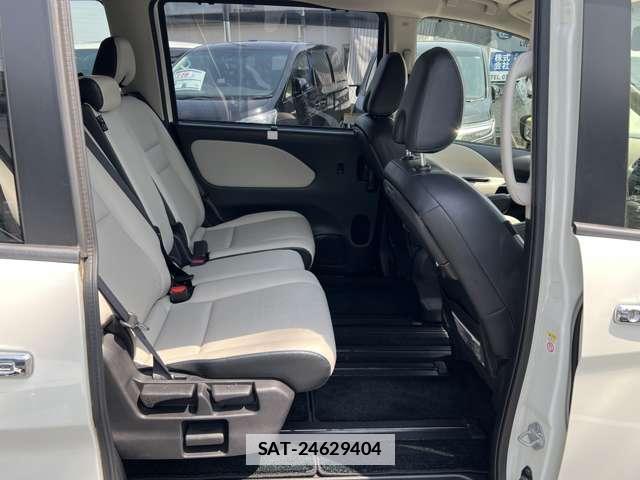 Nissan SERENA 2017-03 7815567-12