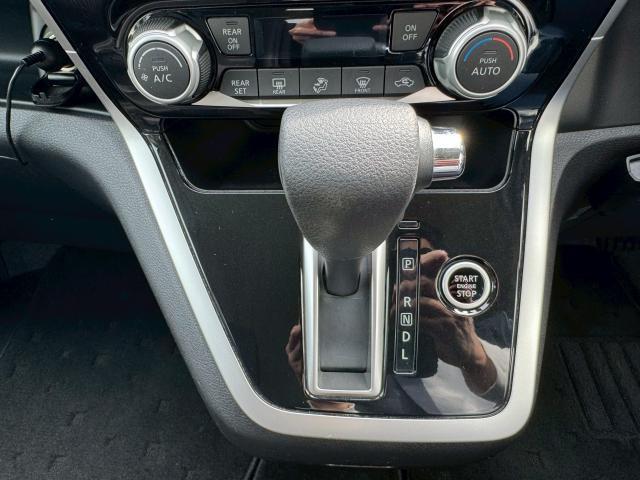Nissan SERENA 2016-11 7816455-11
