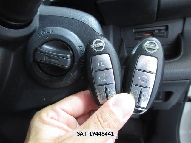 Nissan SERENA 2010-03 7818110-2
