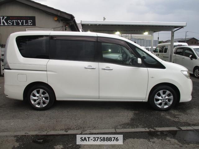 Nissan SERENA 2011-01 7818602-1