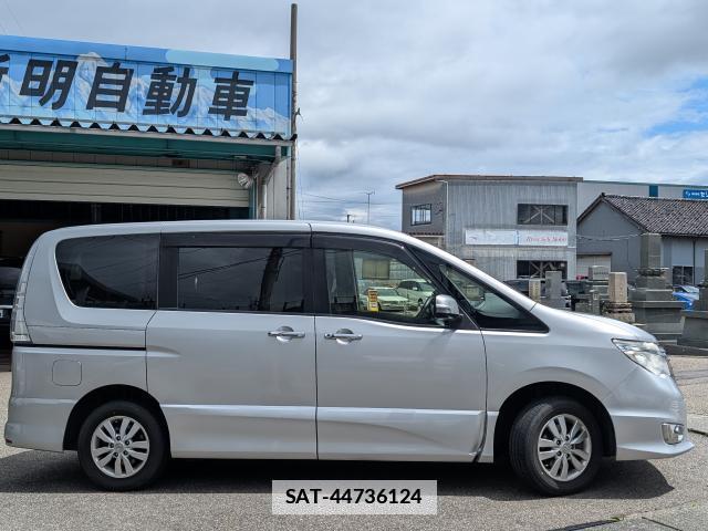 Nissan SERENA 2014-11 7819082-3