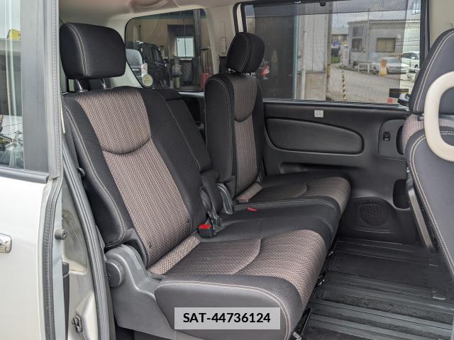 Nissan SERENA 2014-11 7819082-6