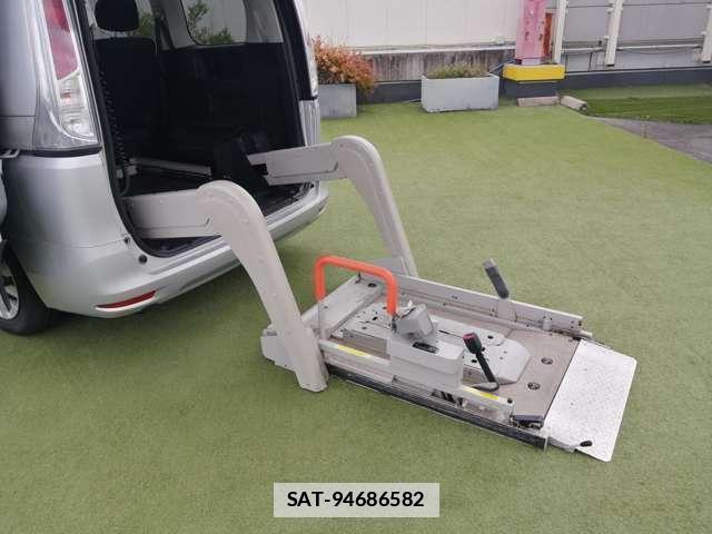 Nissan SERENA 2012-04 7819957-5