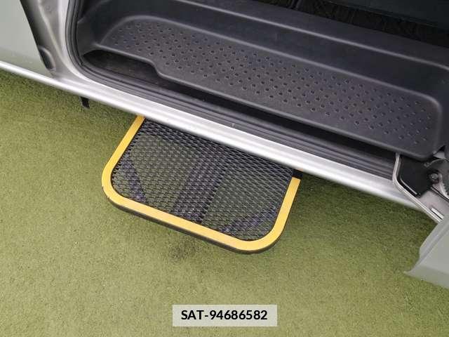 Nissan SERENA 2012-04 7819957-6