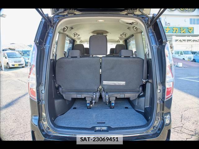 Nissan SERENA 2021-09 7820455-6