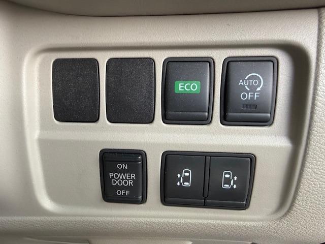 Nissan SERENA 2017-04 7820610-12
