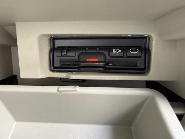 Nissan SERENA 2017-04 7820610-13