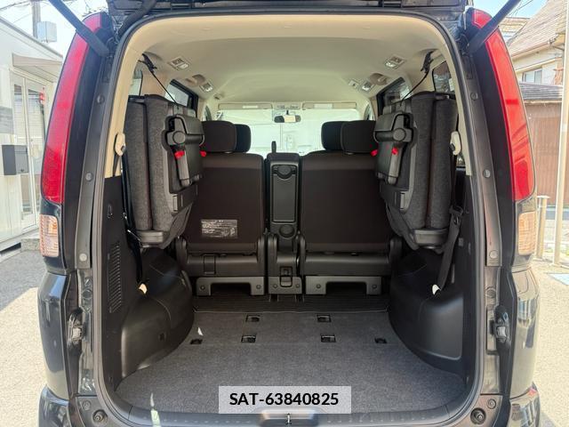 Nissan SERENA 2010-09 7820813-11