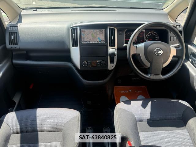 Nissan SERENA 2010-09 7820813-8