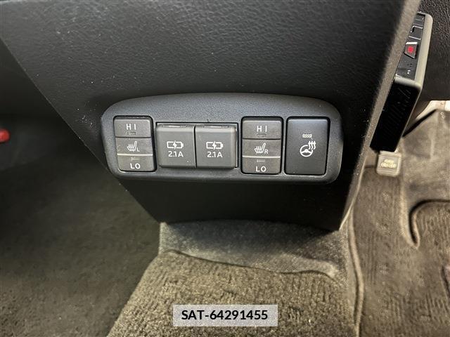 Toyota SIENTA 2021-04 7811896-11
