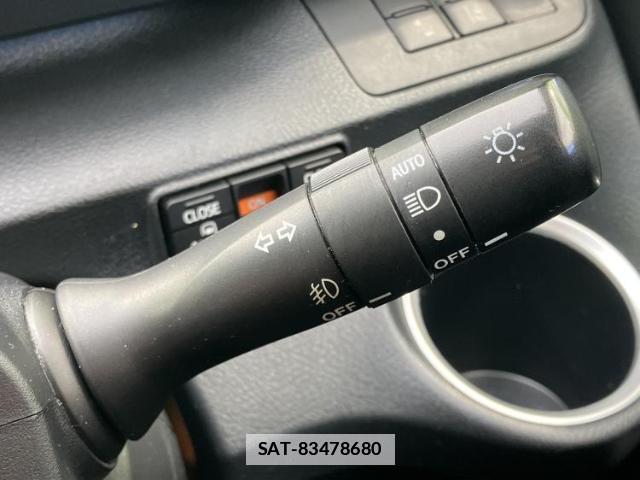 Toyota SIENTA 2018-08 7813619-15
