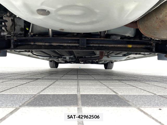 Toyota SIENTA 2018-09 7813853-13