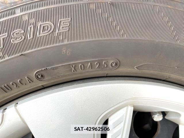 Toyota SIENTA 2018-09 7813853-17