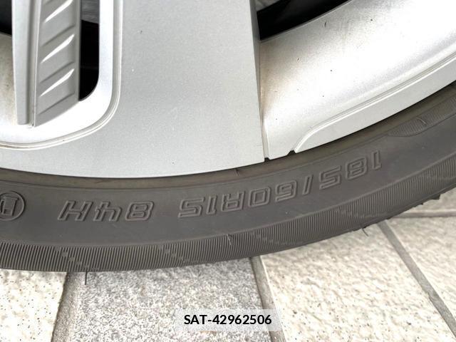 Toyota SIENTA 2018-09 7813853-18