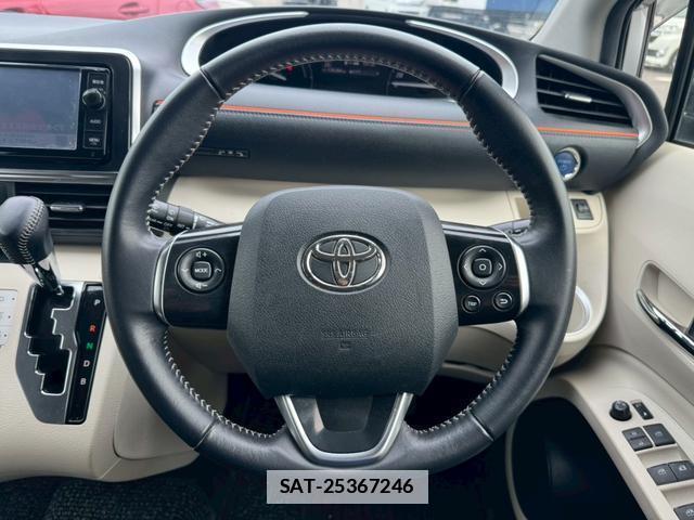 Toyota SIENTA 2015-08 7815515-18