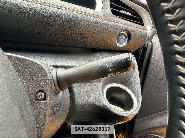Toyota SIENTA 2018-12 7815644-14