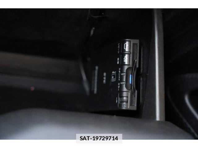 Toyota SIENTA 2018-10 7815674-5