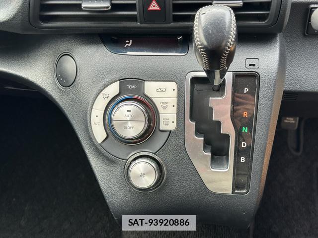Toyota SIENTA 2017-05 7815679-13