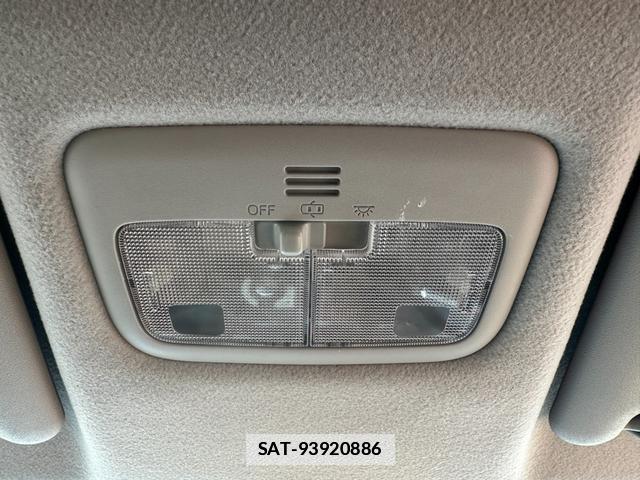 Toyota SIENTA 2017-05 7815679-14
