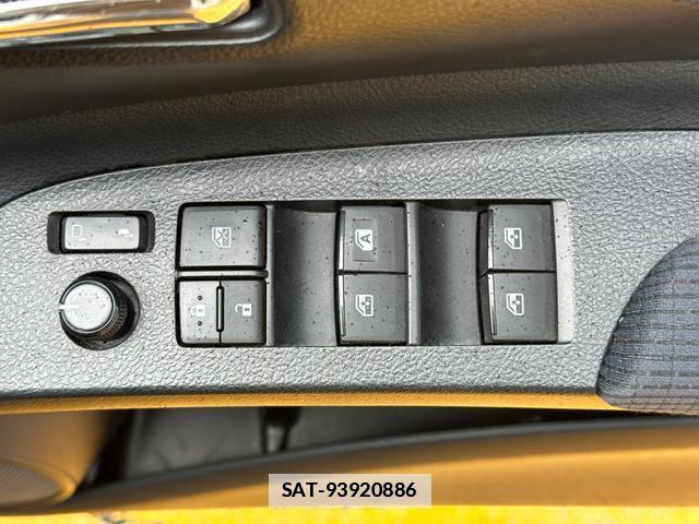 Toyota SIENTA 2017-05 7815679-15