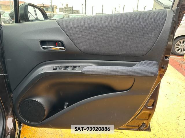 Toyota SIENTA 2017-05 7815679-16