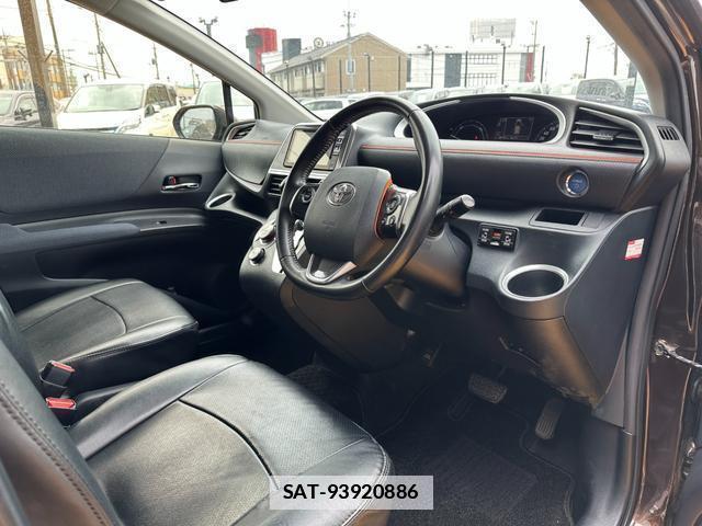 Toyota SIENTA 2017-05 7815679-17