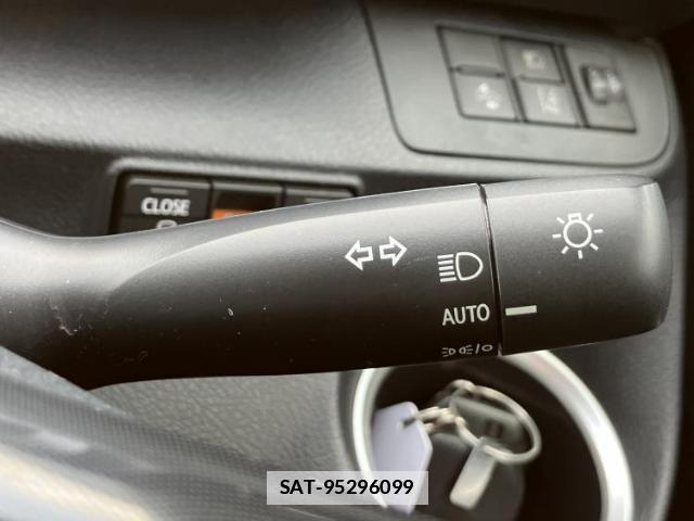 Toyota SIENTA 2022-02 7818162-14