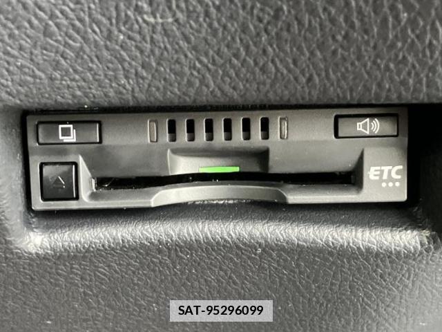 Toyota SIENTA 2022-02 7818162-16