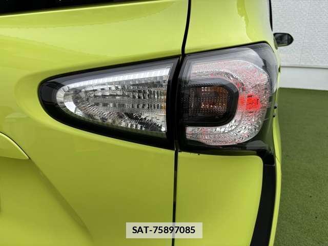 Toyota SIENTA 2015-07 7819913-14