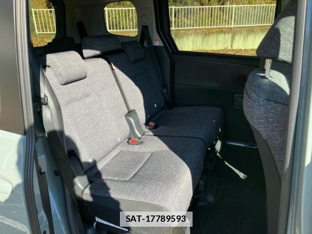 Toyota SIENTA 2022-10 7820927-4