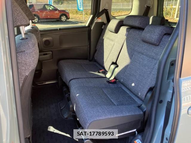 Toyota SIENTA 2022-10 7820927-7