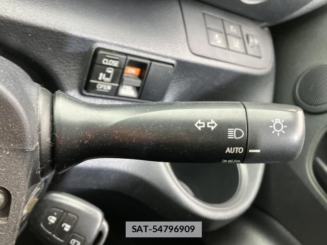 Toyota SIENTA 2021-12 7821471-14
