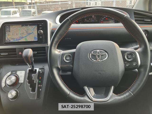 Toyota SIENTA 2018-03 7821577-14
