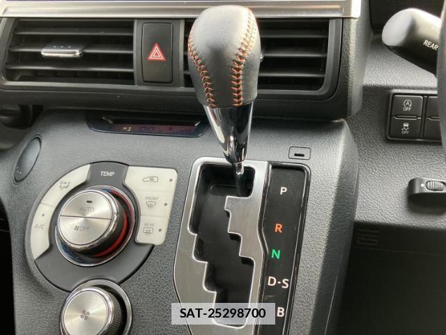 Toyota SIENTA 2018-03 7821577-17
