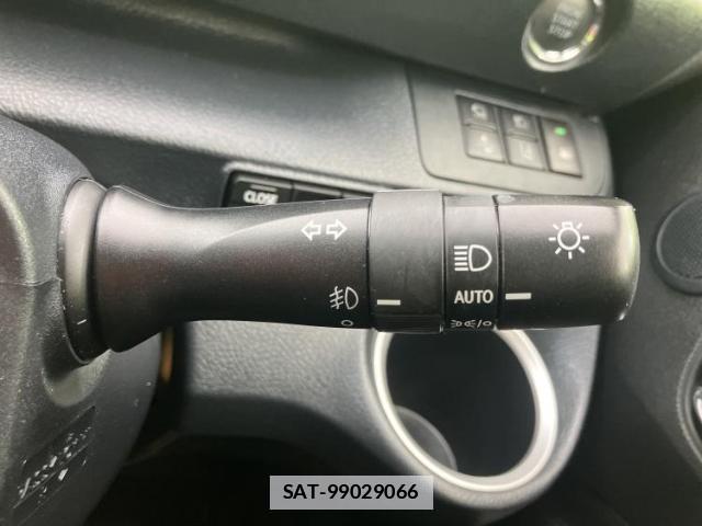 Toyota SIENTA 2021-06 7821770-15