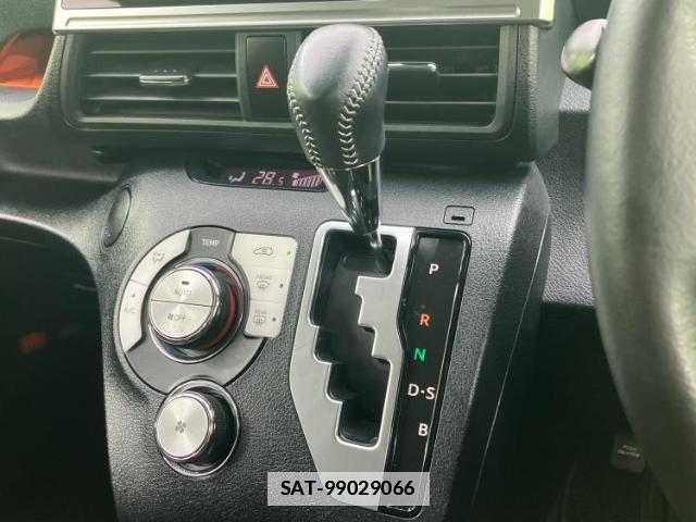 Toyota SIENTA 2021-06 7821770-16