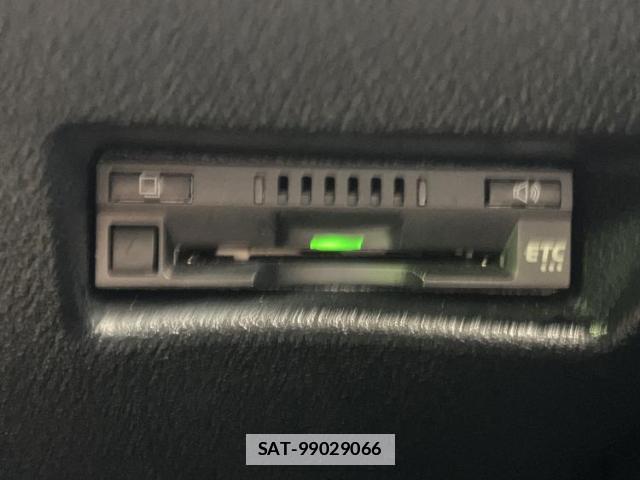 Toyota SIENTA 2021-06 7821770-17