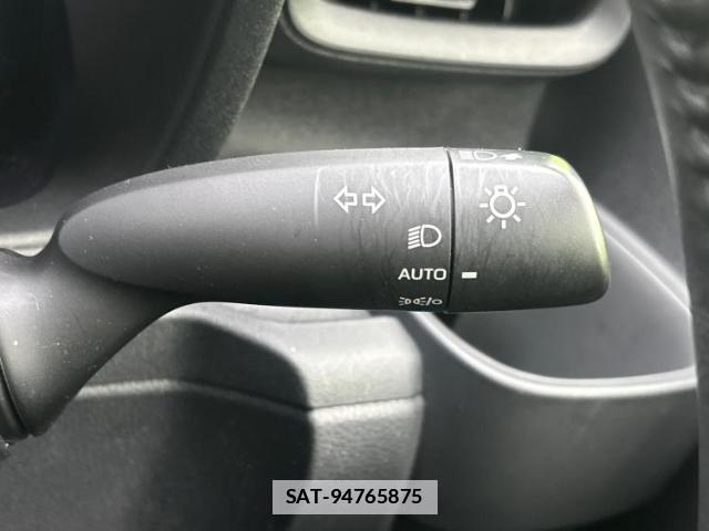 Toyota SIENTA 2023-04 7821915-16